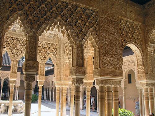 Islamilainen arkkitehtuuri 622-1600 Espanja, Alhambran palatsi Koristeluissa