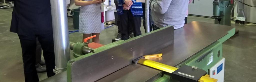 ensihoidon koulutusambulanssiin Lisäksi hankkeen