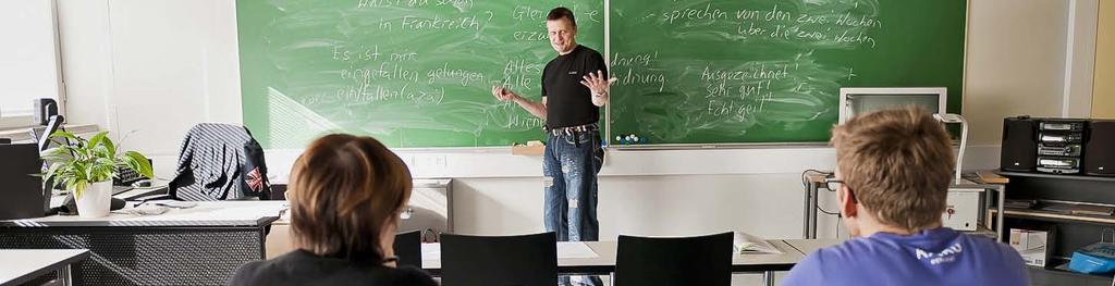 Kurssit, tunnit ja kurssilaiset aineryhmittäin vuonna 2011 Kurssien määrä 2011 Tuntien määrä 2011 Kurssien määrässä mukana ei ole avoimen oppimisympäristön opetus.