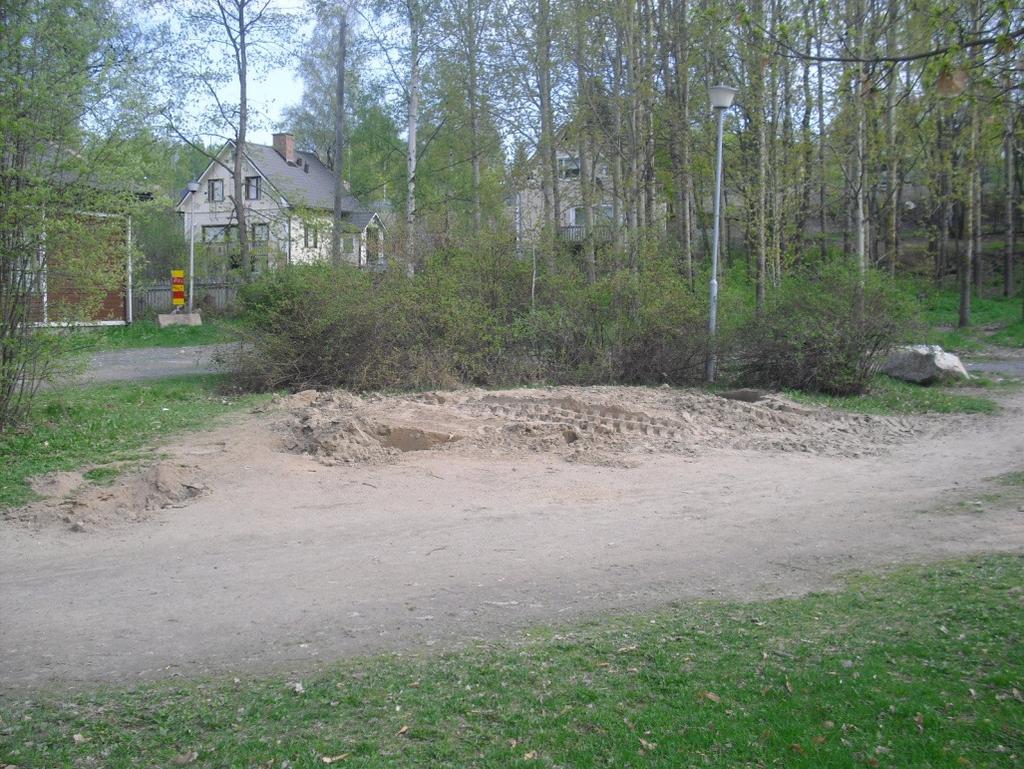 leikkivälineiden poistoa.