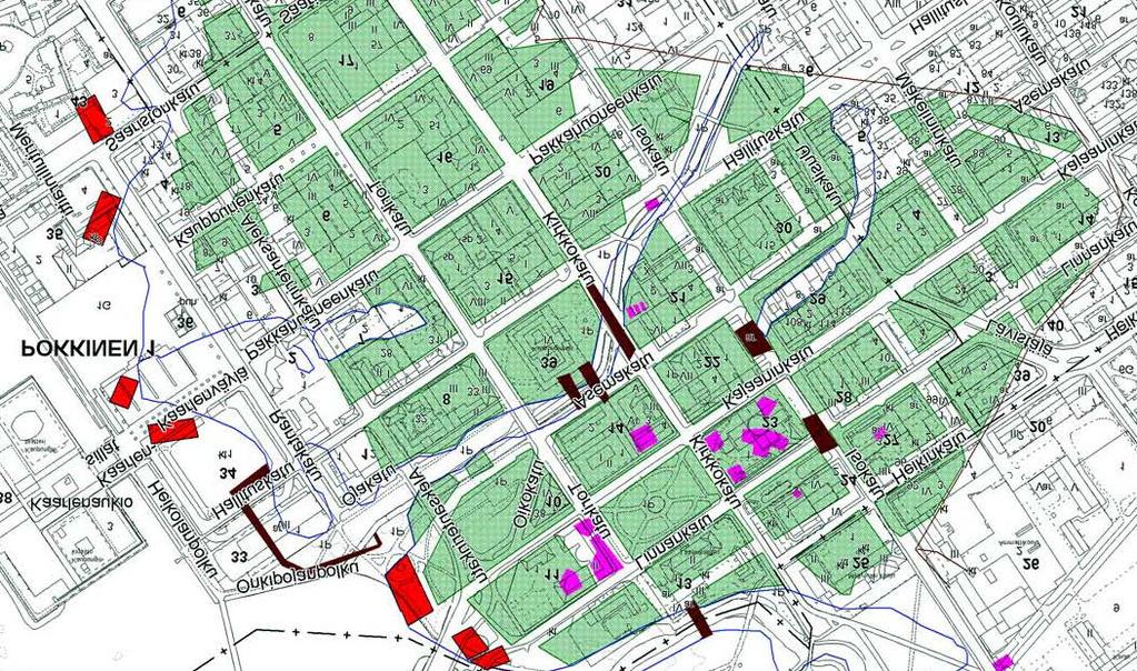 Kuva 2. Kartassa on asemoitu päällekkäin Oulun nykyinen ja vuoden 1705 asemakaava (Ikonen & Mökkönen 2002, liite 3.4).