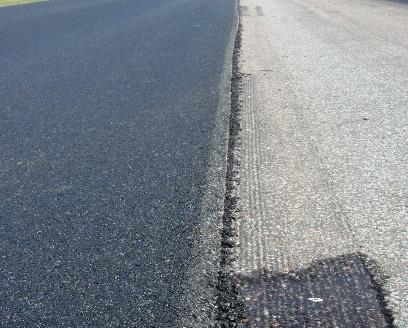 Kylmän päällysteen reuna sivellään tarttuvuuden varmistamiseksi bitumi-emulsiolla, bitumiliuoksella tai bitumilla.