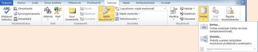 Kuva 275 Muutokset ( Changes) - ryhmä Asiakirjaan tehdyt muutokset voit hyväksyä ryhmän Hyväksy (Accept) -pudotusvalikon komennoilla ja hylätä Hylkää (Reject) -pudotusvalikon komennoilla.