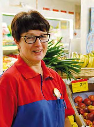 Samassa tilassa toimi aiemmin Kauppias Maija Uusijärvi-Haipus on toisen polven yrittäjä kaupparakennuksessa. Kyläkaupan lisäksi pihapiiristä löytyy myös leipomo.