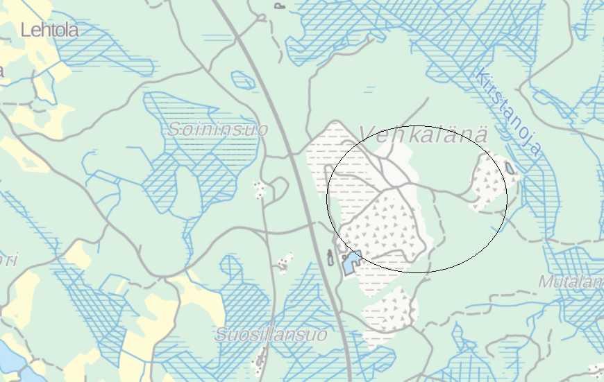 8/15 palstojen rajalla, palstan 4:1 itä-/kaakkoislaidassa.