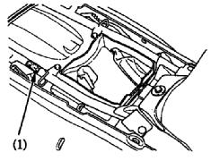 Numero: Moottorin sarjanumero (2) Sijaitsee moottorilohkossa oikealla.