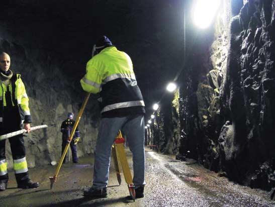 STADSMÄTNINGSAVDELNINGEN Esa Korhonen Stadsmätning Verksamhetens syfte Stadsavmätningsavdelningen svarar för kordinering av stadens paikkatietojärjestelmä, och fastighetsbildningen och registreringen