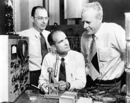 Kehitysaskel: transistori» Transistori 1947 (Bell Labs) John Bardeen, Walter Brattain ja William Shockley» Miksi Bell Labs?
