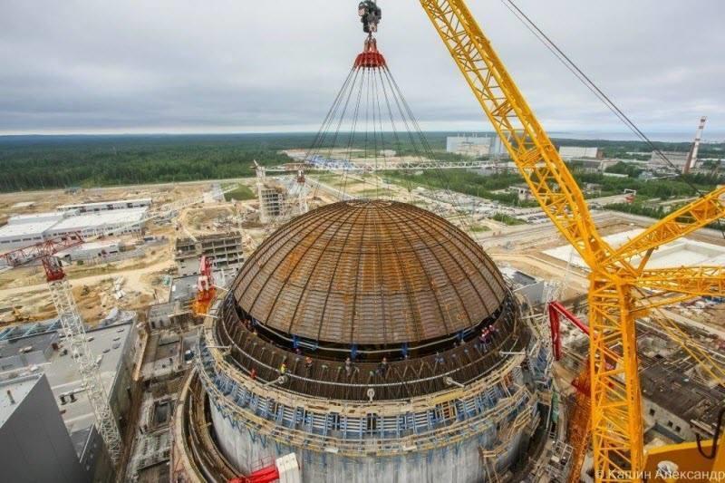 Rosatomin painevesilaitos AES-2006 VVER-laitosten tuorein kehitysaskel Suunnitellaan ja rakennetaan suomalaisten turvallisuusvaatimusten mukaisesti Loviisassa kaksi VVER-440 reaktoria