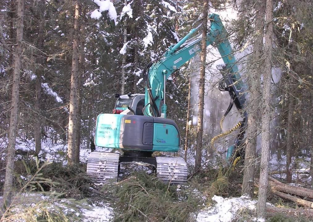 Tela-alustainen alustainen kaivukone hakkuukoneena Suomessa Jouni Bergroth, Metsäntutkimuslaitos Kalle