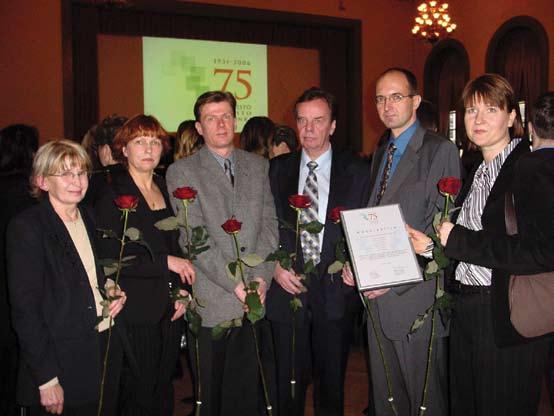Toimintakertomus 2006 Årsberättelse 2006 dagar, eftersom de medel som staden år 2006 beviljade anslag för inte motsvarade den mängd ansökningar för reparations- och energiunderstöd som förelåg för