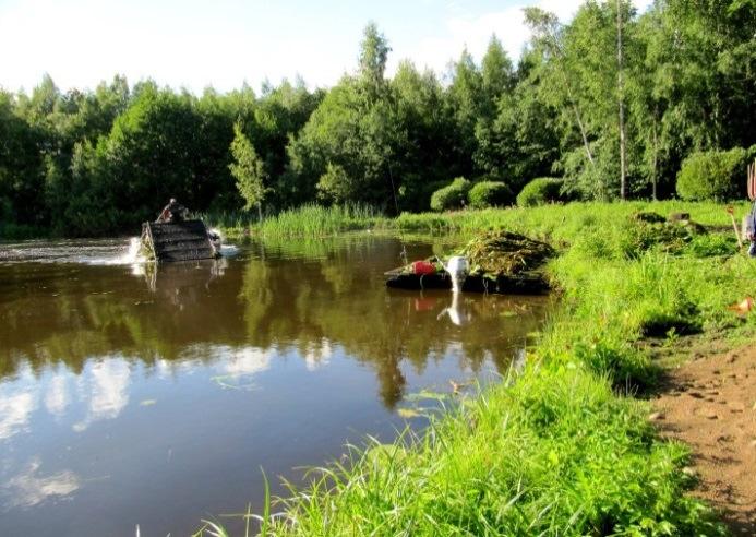 sedimenttiin tuoden runsaasti kuraa rantaan tehden työskentelyn ongelmalliseksi.