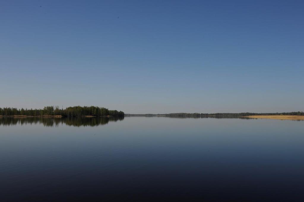 Vesistöt ja ranta-alueet 5 Geologisesti Köyliönjärvi on vajoama-allas, joille ovat tyypillisiä lahdettomat ja niemettömät rannat.