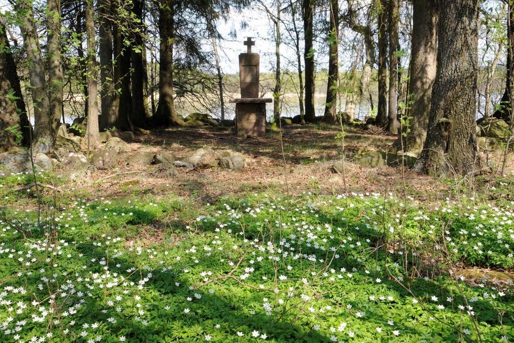 Vanhakartanon varhaisvaiheet liitetään talonpoikaispäällikkö Lalliin, mutta omistajan henkilöllisyydestä ei ole varmuutta.