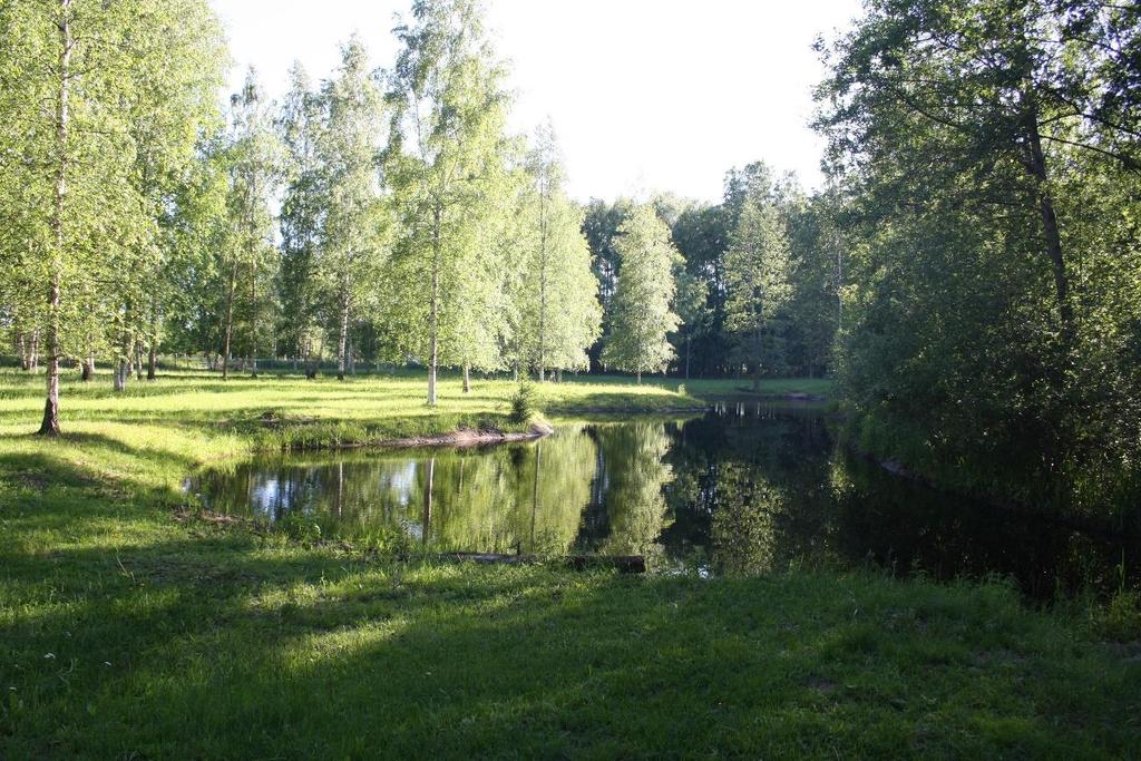 Köyliönjärven vuonna 2010 tehdyn kuormituslaskelman mukaan valtaosa järveen kohdistuvasta kuormituksesta tuli kasvukauden ulkopuolella lokakuun ja joulukuun välisenä aikana, jolloin laskeutusaltaiden