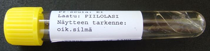 kohdalta painaen niin, että näytteeksi saadaan tuoretta tiehyestä tulevaa märkäistä eritettä, jota imeytetään vanutikkuun.