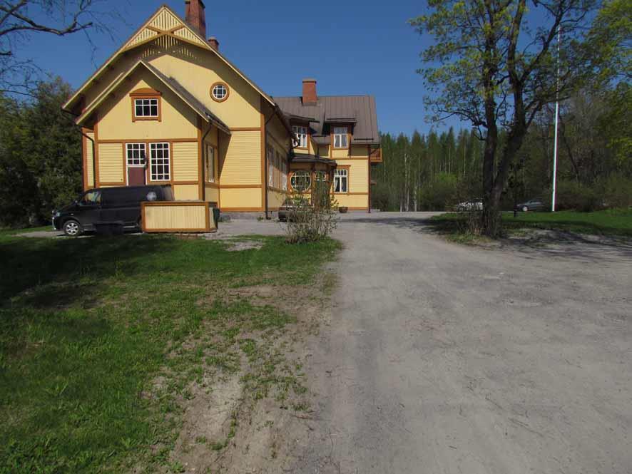 on Pappilan vanhaa peltoa, joka on jäänyt pois viljelystä 1900-luvun aikana. Kaava-alueen eteläosassa sijaitsee rivitaloasutusta ja Ehtookodon palvelutalo. Kuva 4.