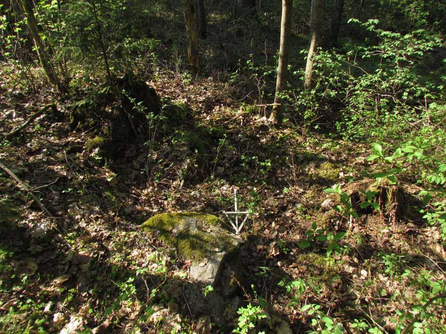 Rakenne A kuvattuna länsiluoteesta. (Kuva: Lempäälä tarkkuusinventointi 2016: 9) Rakenne B: Rakenne sijaitsee 3 metriä kaakkoon kuopanteesta A.