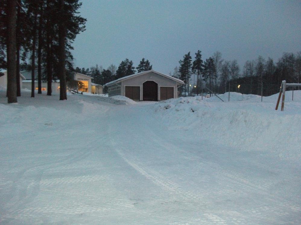 14. Koulun piha Koulun piha on mäkinen, vauhti voi