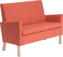 -nojatuoleissa on pitkälle eteen tuodut leveät käsinojat, jotka helpottavat sekä tuoliin istumista että siitä poistumista.