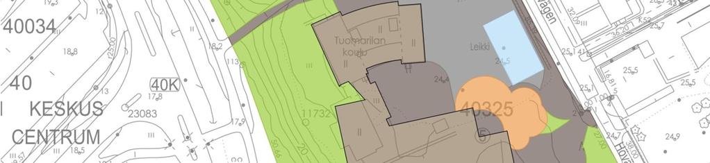 Tontin itäosa on päällystetty asvaltilla, kivituhkalla sekä osittain kumilla sekä hiekkatekonurmikentällä.