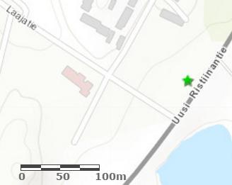 Viimeiset myrskytuhot ovat katkoneet osan kuusen oksista, ja siksi kuusi on Lappeenrannantieltä katsottuna hieman entistä harvempi.