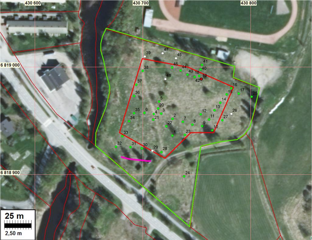7 Tutkimusalue on rajattu vihreällä. Punaisella muinaisjäännösalueen rajaus muinaisjäännösrekisterin mukaan.