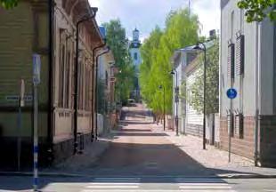 Kaupunkikuvassa näkyvät eri rakentamisen vaiheet. Kaupungin keskipisteenä on Kuopion tori ja sitä ympäröivä uusi kävelykeskusta.