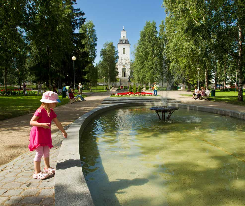 Apoli Kuopio 22 Apoli Kuopio 23 2.3 Historialliset puistot ja viheralueet Kuopio on veden ympäröimä vihreä kaupunki, jolla on Suomen mittakaavassa pitkät perinteet puistorakentamisessa.