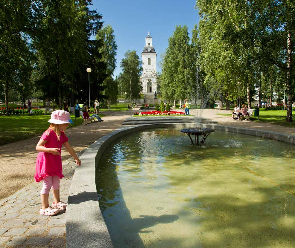 Apoli Kuopio 22 Apoli Kuopio 23 2.3 Historialliset puistot ja viheralueet Kuopio on veden ympäröimä vihreä kaupunki, jolla on Suomen mittakaavassa pitkät perinteet puistorakentamisessa.