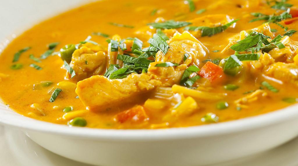 40 Kuva: Atria Curry-broilerikeitto 6 ANNOSTA, VALMISTUSAIKA NOIN 30 MIN 300 g marinoimattomia broilerin fileesuikaleita 1 rkl rypsiöljyä 2 tl currya 1 tl paprikajauhetta 1/4 tl mustapippurijauhetta