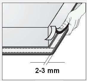 Vaahtomuovitiivisteen asennus Keittiötason aukon koko Ennen laitteen asettamista keittiön työpöydän aukkoon on toimitukseen sisältyvä vaahtomuovitiiviste kiinnitettävä lasikeraamisen (lasi)