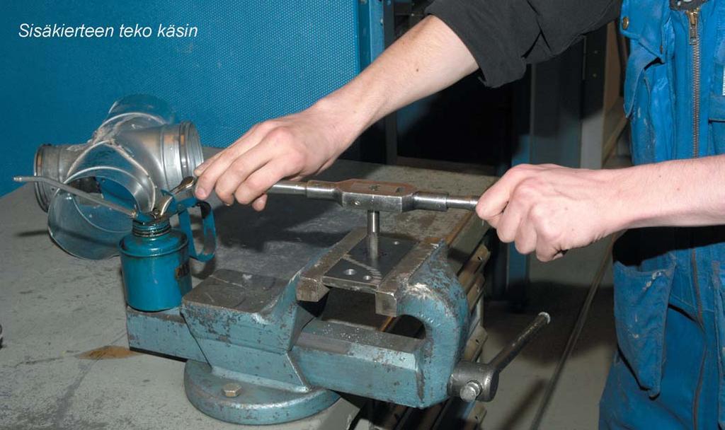 Metallityöt 99 Sisäkierre Sisäpuolinen kierre tehdään kierretapeilla,
