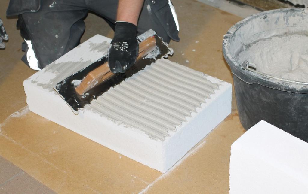 Levyjen alle lattiaan ennen asennusta voidaan asentaa irrotuskaista. Levyjen kiinnitys tapahtuu kaksoiskiinnityksellä.