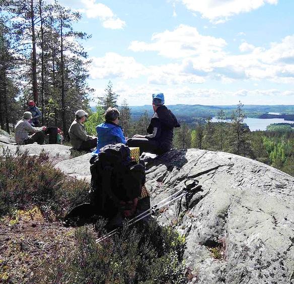 Kolin ruskavaellus 9.9. Syksyn ruskavaellus Kolin upeissa maisemissa. Yhteiskuljetus Joensuusta, lähtöpaikka matkailupysäkki, Joensuu, Siltakatu: 8.00 Siltakatu 8.10 Jukolanportti 8.15 Lehmon koulu 8.