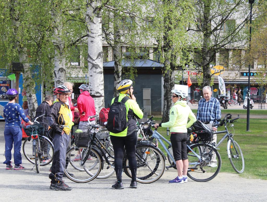 Noin 18 km:n päivämatkan varrella on useita autiotupia, laavuja ja nuotiopaikkoja, joilla on mahdollisuus pysähtyä esim. ruokailemaan.