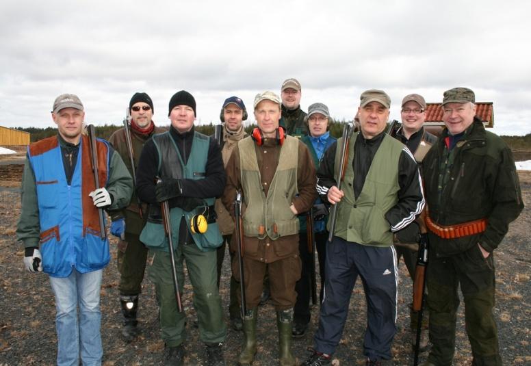 en Kerhon metsästysjaoksen haulikkoammuntakisat RIISTAPOLKUKILPAILU 2011 27.3.2011 Kaidanpää, Hyvinkää 1. Ari Vehma 128 2. Tapani Tapper 118 3. Tommi Bister 114 cranes 4. Jani Hokkanen 112 cranes 5.