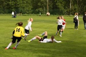 D-tytöt Särkänniemi Cupissa D-tytöt osallistuivat kolmen päivän Särkänniemi cupiin, pelit pelattiin Pirkkahallin nurmi kentillä!