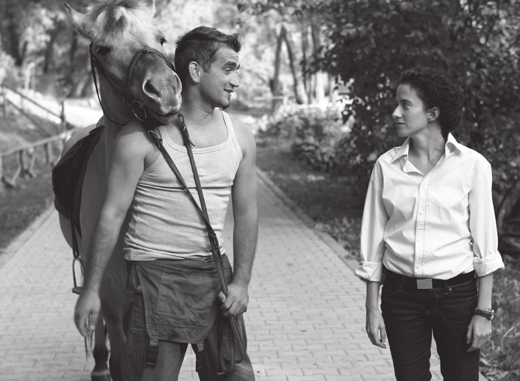 recenzia V foto: Ctibor Bachratý Tigre v meste g Petra Hanáková ( filmová teoretička ) Zahákla ma už upútavka.