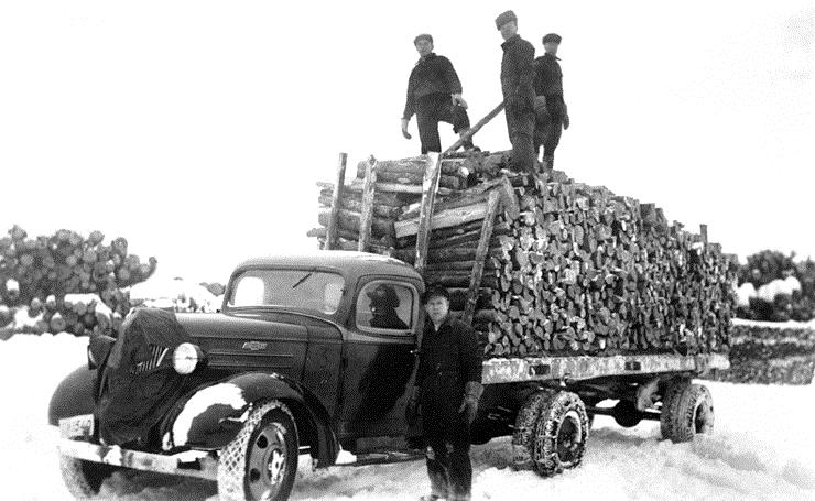 Itsenäistyminen Politiikan tavoite oli yhteiskunnan vakauden saavuttaminen Torpparilaki 1918: torppareiden ja mäkitupalaisten oikeus lunastaa vuokra-alueensa.