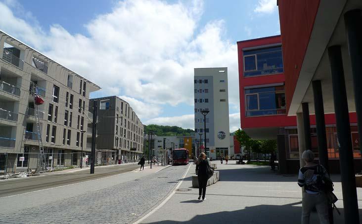 Detta tillåter mycket mångsidiga bostadshus av varierande höjd till och med inom ett kvarter.