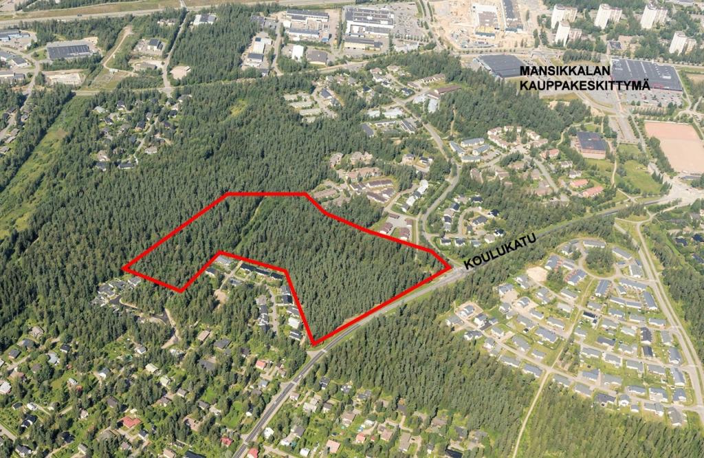 Lähimmät leikkipaikat ovat Paajalan leikkipaikka Sadekujalla sekä Martinpolun asukkaiden ylläpitämä leikkipaikka Martinpolun päässä, kevyen liikenteen raitin varressa.