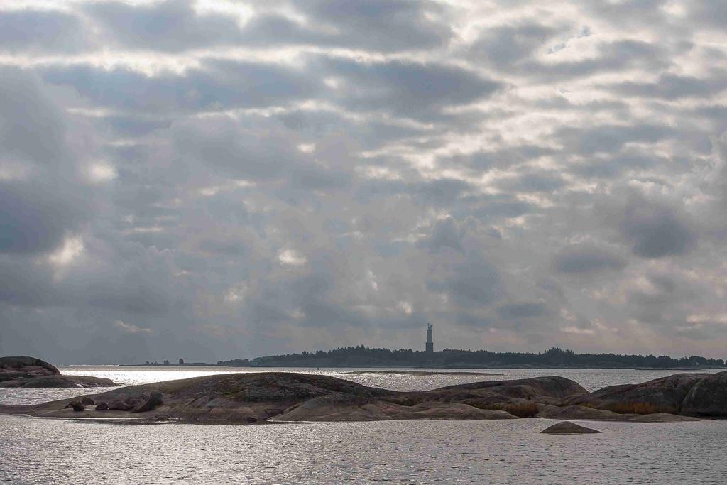 Porkkala uudelleen kansallispuistoksi Porkkalan kansallispuisto sisältäisi lähes kaikki uusmaalaiset luontotyypit, joita Nuuksion ja Sipoonkorven kansallispuistoissa ei ole.