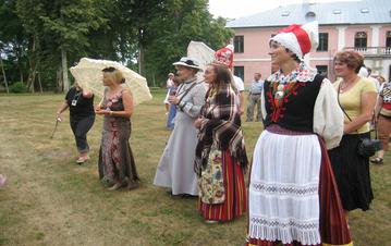 KIHELKONNA Saaremaa 26. - 29. juuli 1994 18. LAUKA Hiiumaa 20. - 22. juuli 2007 Villane 6. PALAMUSE Jõgevamaa 3. - 5. august 1995 19. KOHILA Raplamaa 26.-28.juuni 2008 Õpi õues 7. KIHNU Pärnumaa 19.