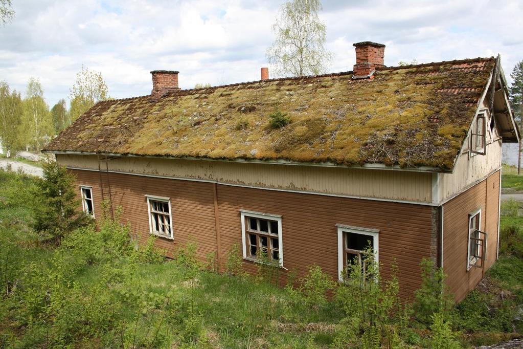 4.9 Entinen asuinrakennus Entinen asuinrakennus (kohde 11) on rakennettu 1900-luvun alussa meijerin rakentamisen yhteydessä. Rakennuksessa on asunut muun muassa koneenhoitaja.