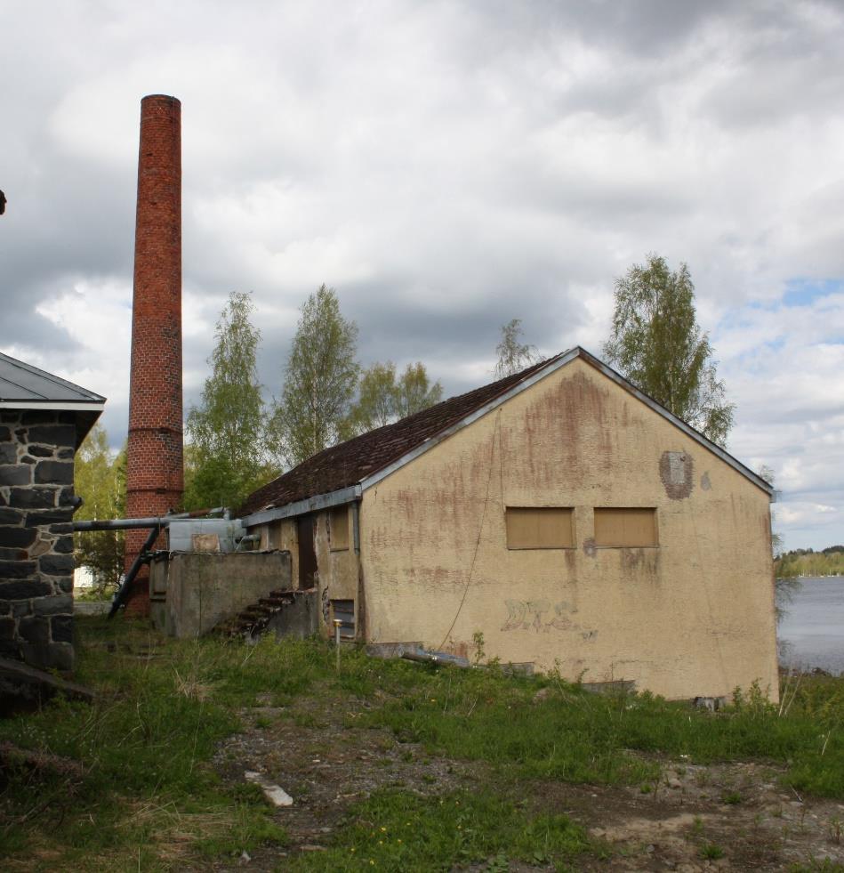 muutamassa kohdassa irtoamaisillaan olevia tiiliä.