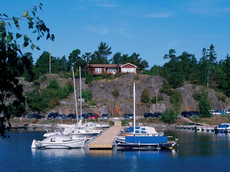 Ponttonivertailu Harbour -laiturien ylivoimaa Oheisessa kaaviossa on vertailtu Harbour -mallin ja perinteisen betoniponttonilaiturin vakautta epätasaisella