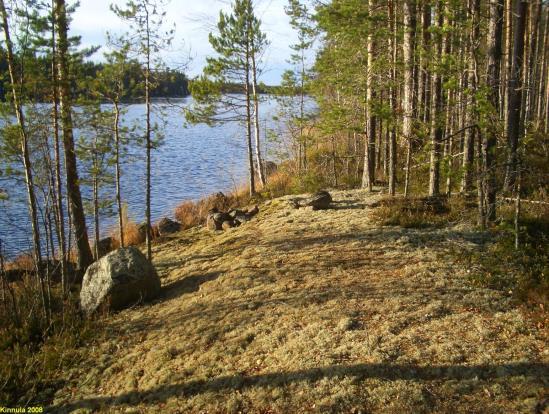 Arkeologin kannalta mielenkiintoisimmat maastot jokivarsilla ovat kaukana joen rannoista muinaiset Kivijärven rannat ja Ancylusrannat.