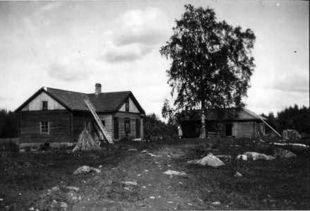 39. Välimaa (nyk. Ojala, Kulmuntila) Jo vanhimmissa 1700-luvun isojakokartoissa on Ylistenjärven rannalla, Vähäjärven eteläpuolella, Näntölän Knuutin niitty Kaijanlahti.