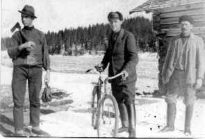 Matti ja Kaisa Liisa Välimaan avioliitossa syntyi yksi poika, joka kuoli kaksivuotiaana, ja kolme tytärtä: Amanda Josefiina (s. 1857). Pso 1876 Emil Kallenpoika Kukkanen (s.